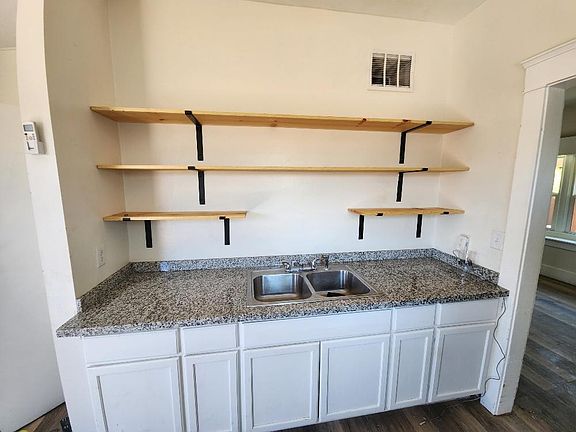 Kitchen sink area