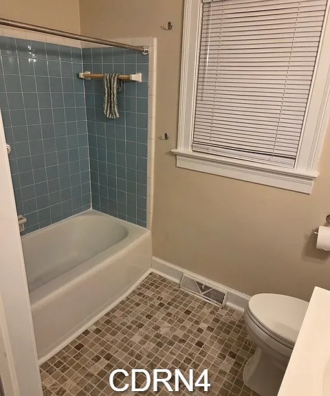 318 Jefferson St W — Photo 13