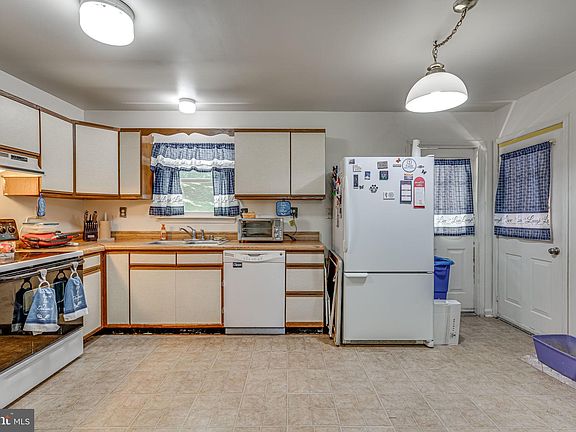 3rd image of 26980 Holly Ln