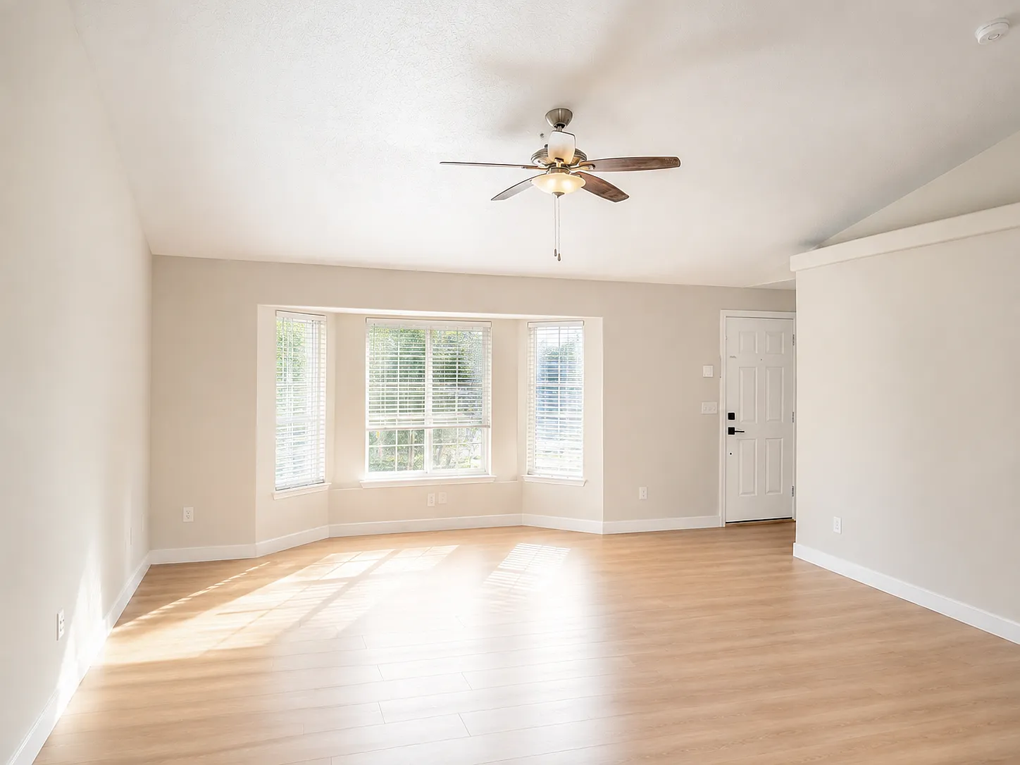 3 bed, 1146 sqft, $2,395 — Photo 4