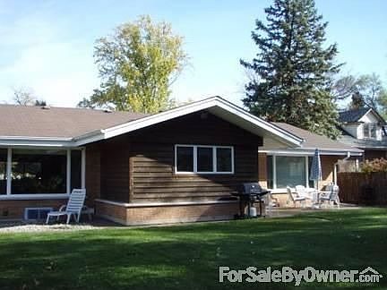 Circle driveway
						:
						A circle driveway with ample off-street parking for family and guests.