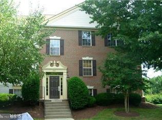 12100 Greenway Ct APT 232, Fairfax, VA 22033