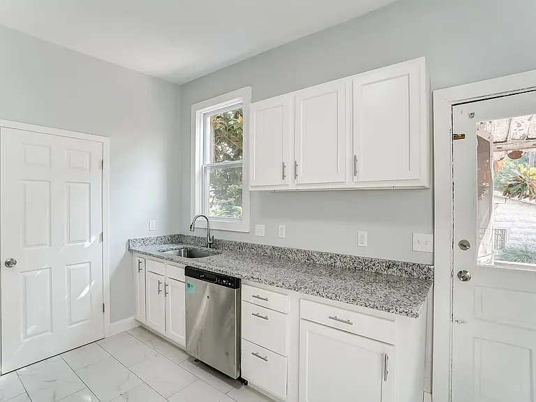 2036 Garrard St — Photo 14