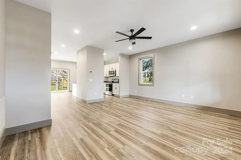 3 bed, 2.5 bath, 1440 sqft, $2,700 — Photo 4