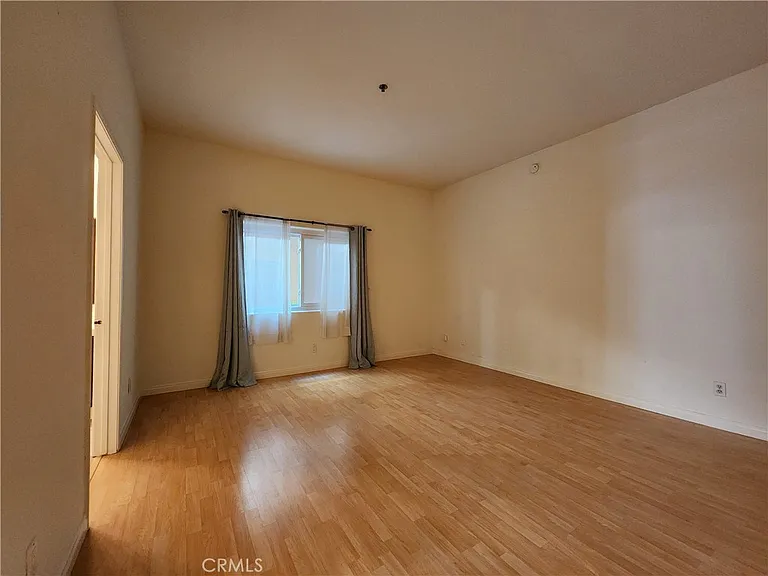 10630 Moorpark St #104 — Photo 15