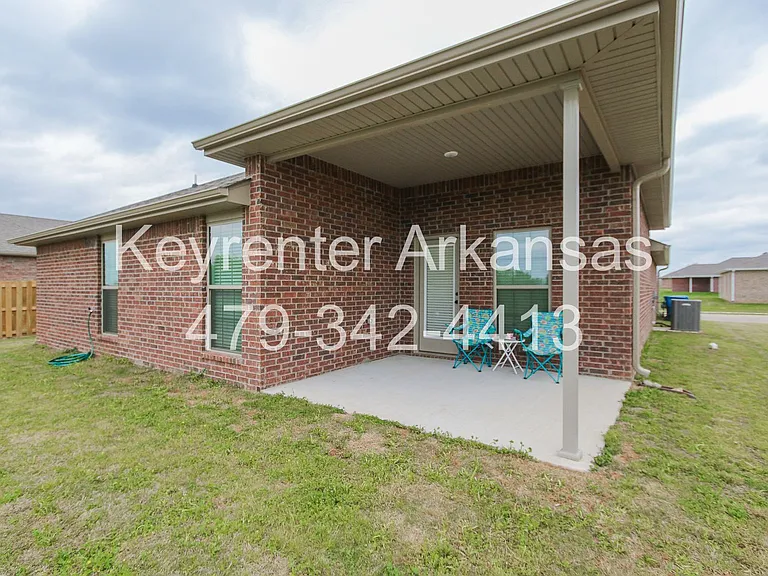 1605 Emma St — Photo 18