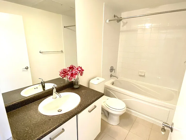 832 Bay St #2007 — Photo 30