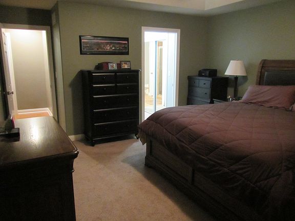 4th image of 556 Greenwood Ct