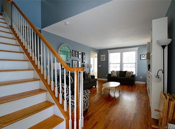 3rd image of 298 Keats Ave