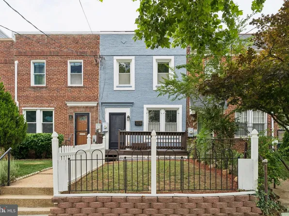 3218 8th St NE, Washington, DC 20017