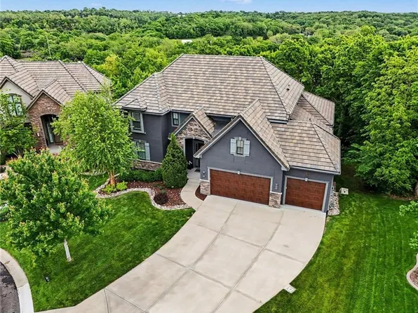 8831 Vista Dr, Lenexa, KS 66220