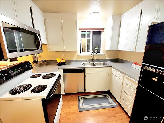 4th image of 10128 55th Avenue E