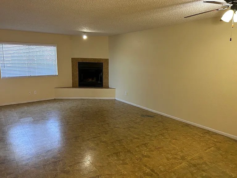 5223 W Myrtle Ave — Photo 3