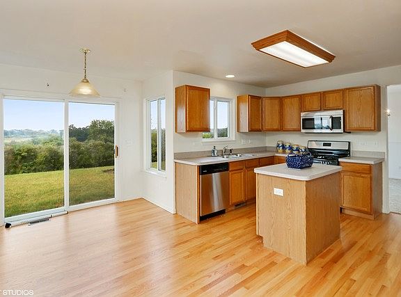 4th image of 39624 N Queensbury Ln