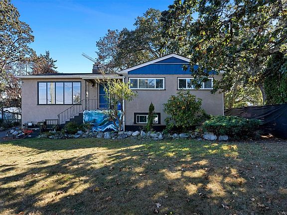 2nd image of 847 Old Esquimalt Rd