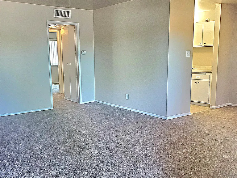 Hacienda Apartments — Photo 6