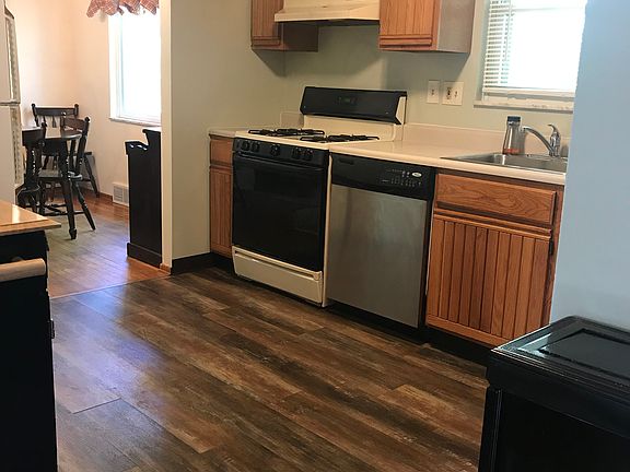 3rd image of 316 Crescent Garden Dr
