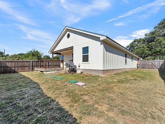 5th image of 1706 Redwood Drive
