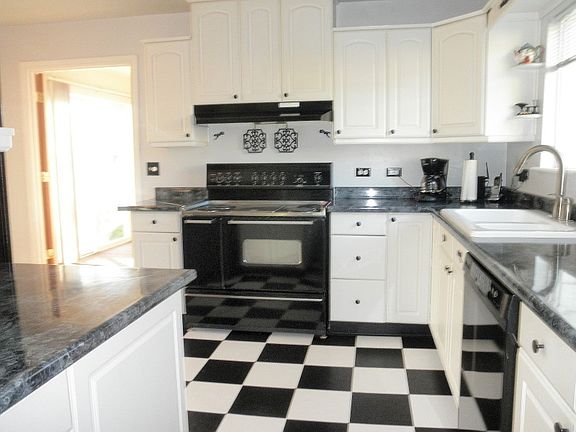 5th image of 4116 NE 50th St