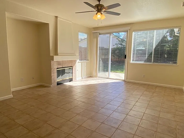 216 Shanley Ct — Photo 6