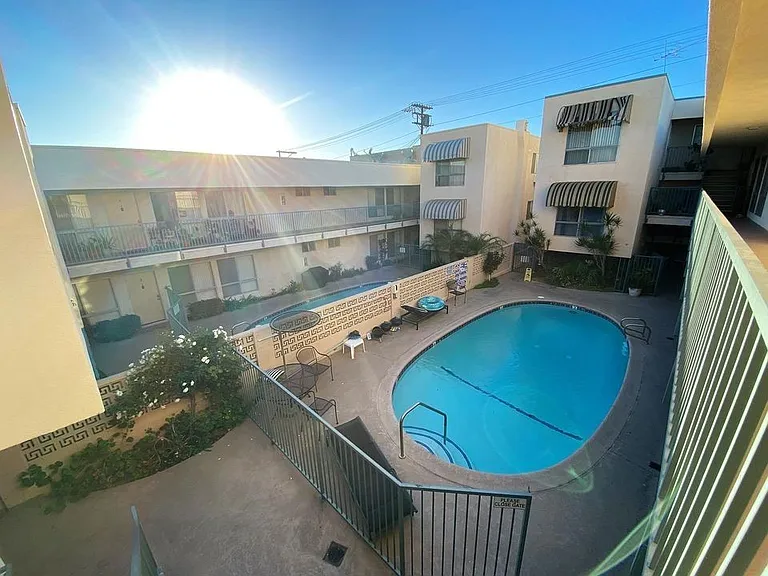 615 E Providencia Ave #C — Photo 4