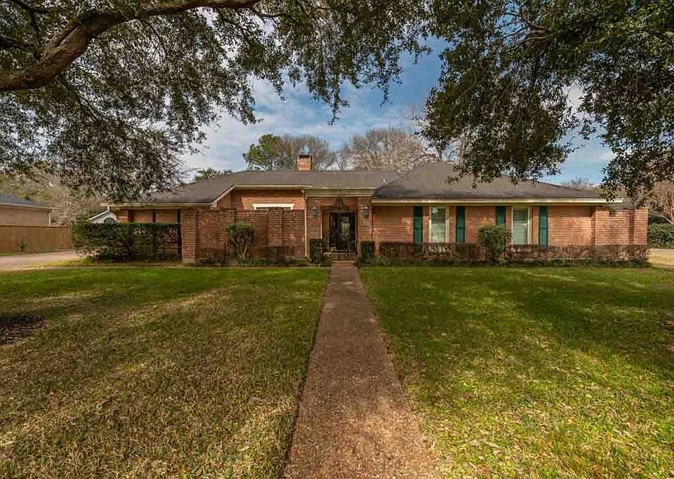 1st image of 65 Avenue Of The Oaks