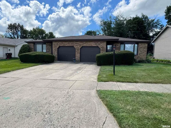 1920 Country Fair Dr #A-b, Washington, IL 61571