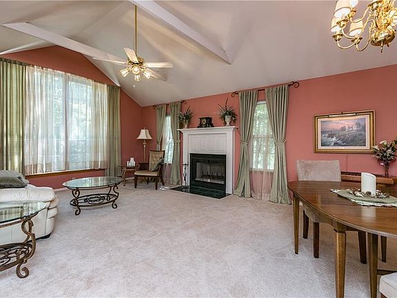 3rd image of 21 Hurlford Ln