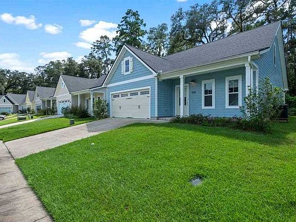 3rd image of 104 Tumbling Oak Way