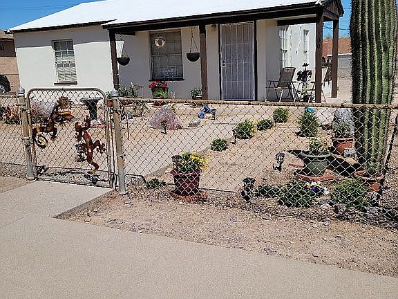 Right Front Side Street View