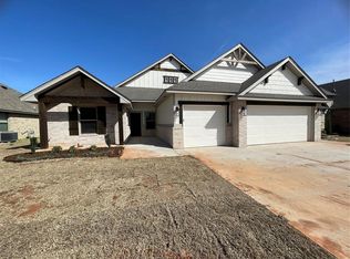 4604 Hambletonian Ln, Mustang, OK 73064