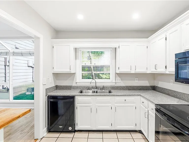 7500 Roswell Rd #80 — Photo 12