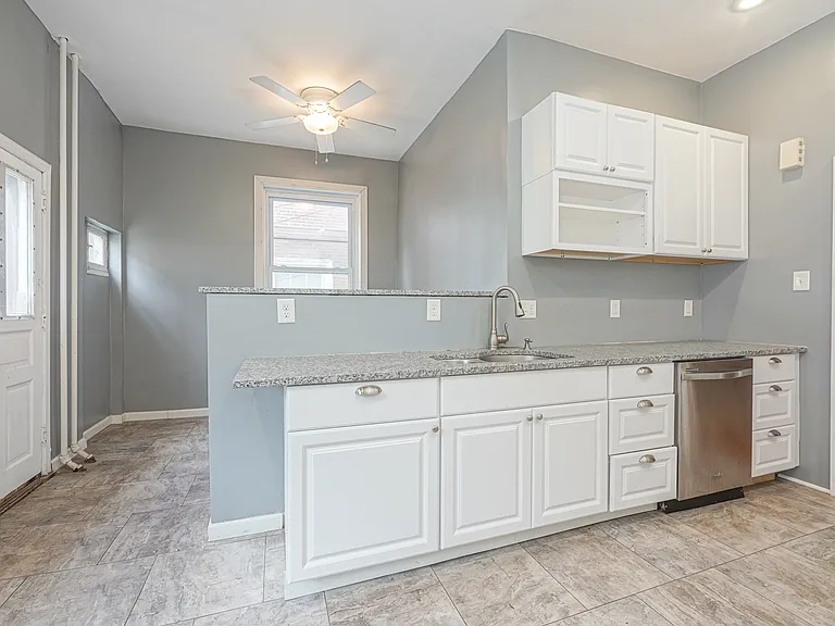 Kitchen w/ Dishwasher