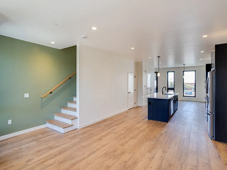 Newly Built Luxury Apartments in San Luis Obispo "Little Italy" — Photo 30