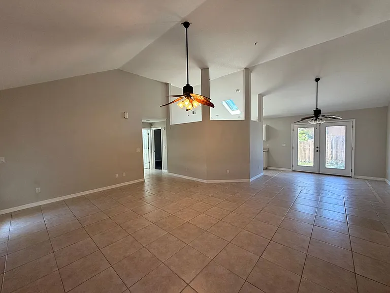 527 Terrier Way — Photo 3