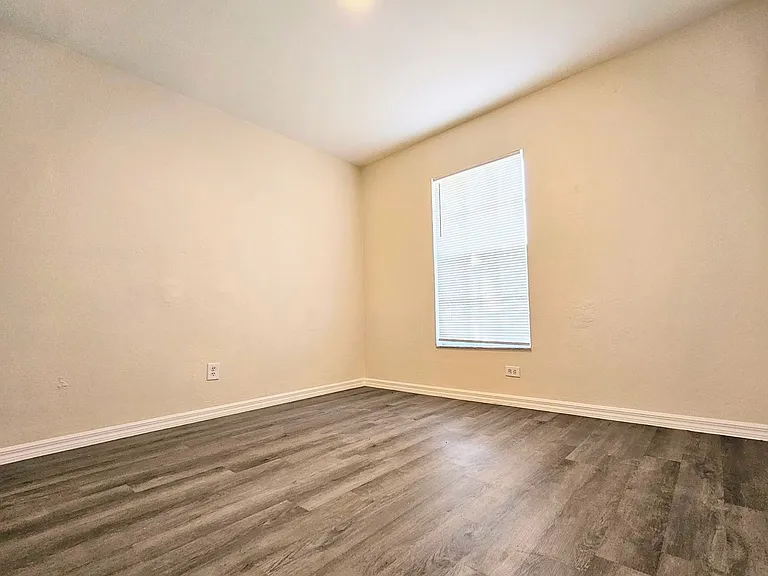 4916 Leonard Blvd S — Photo 9