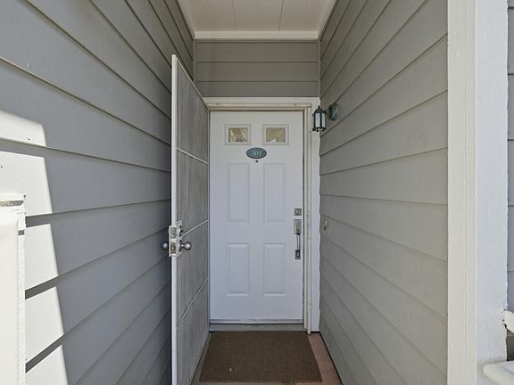 3rd image of 903 Sunrose Ter APT 301