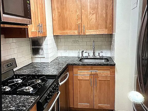 5th image of 77 E 12th St APT 5E