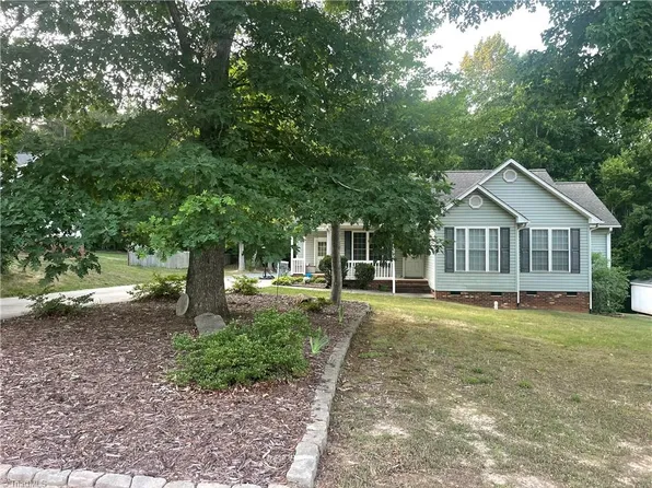 709 Old Castle Dr, Randleman, NC 27317