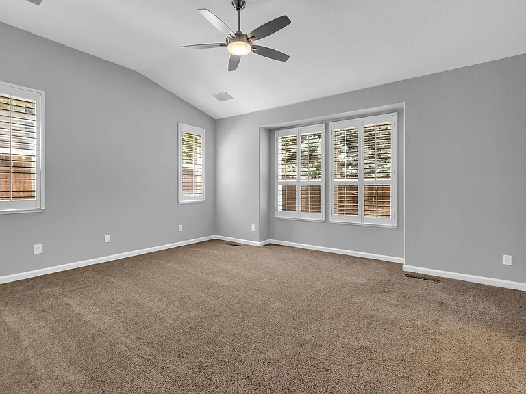 4798 Village Green Pkwy — Photo 18
