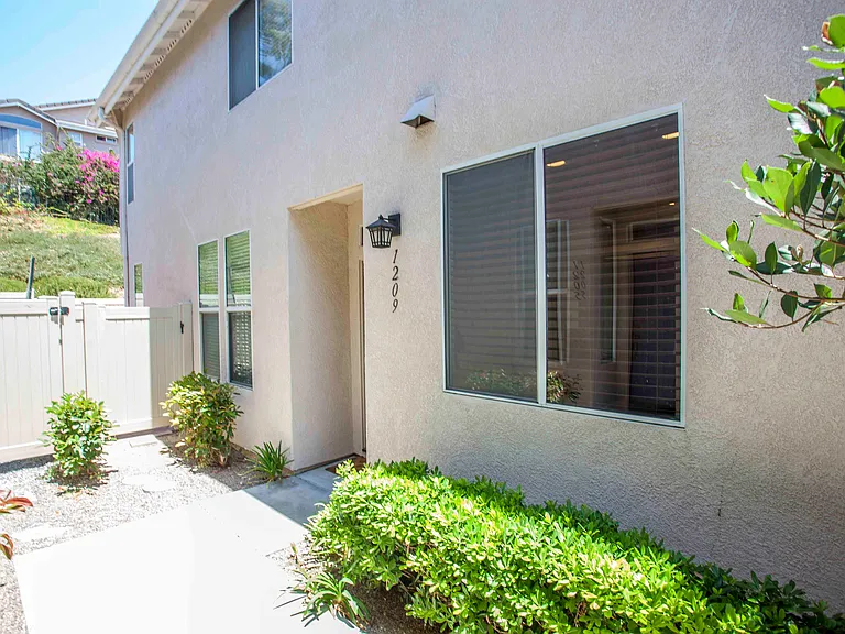1209 Madrigal Ct — Photo 2