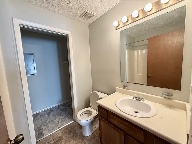 1808 Tryon Dr #5 — Photo 9