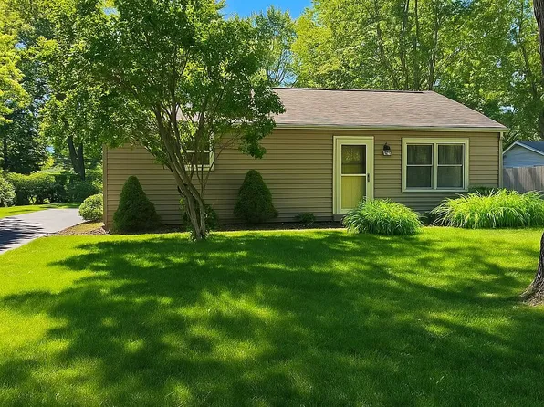 W143S7047 Belmont DRIVE, Muskego, WI 53150