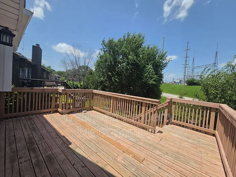 607 SE Steeple Ln — Photo 9