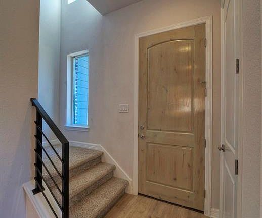 5th image of 511 Cowal Dr S