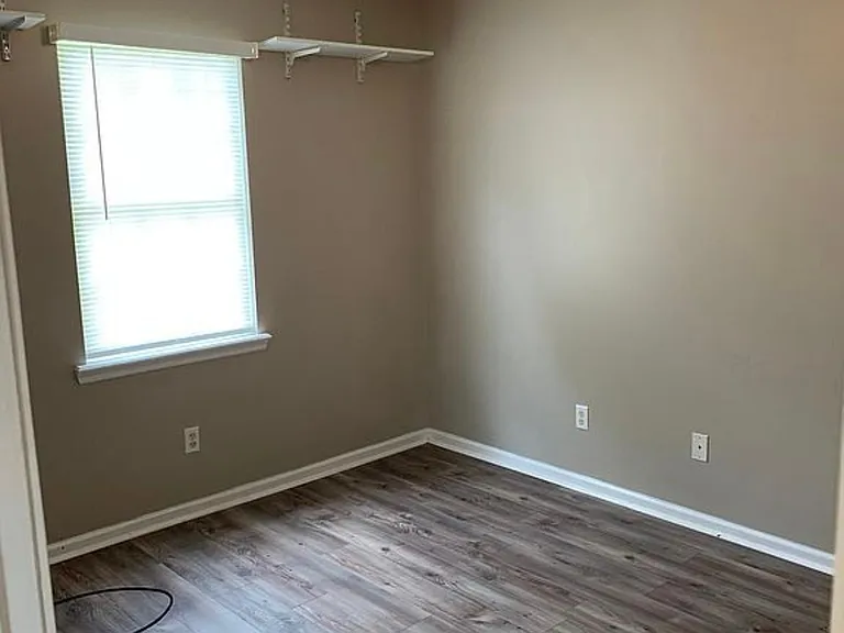 1739 Largo Cir — Photo 9
