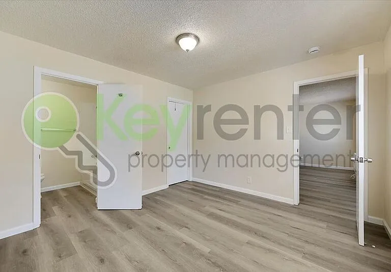 1071 Santiago Ave #6 — Photo 46