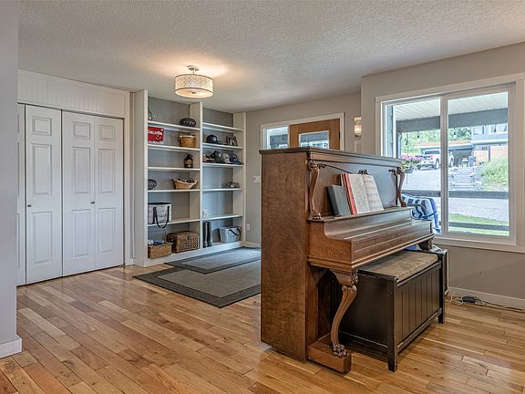 4th image of 3286 Upper McLeod Rd