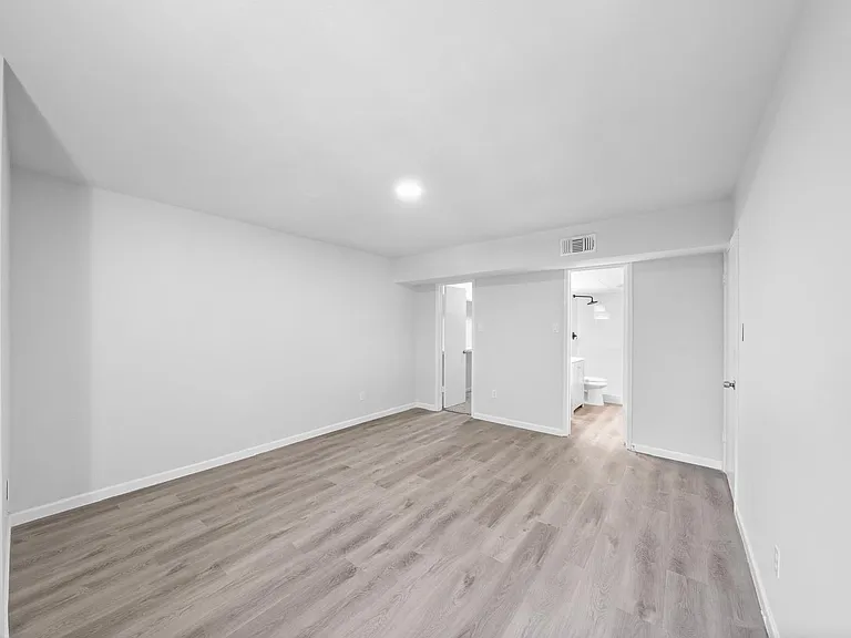 353 N Post Oak Ln #729 — Photo 9