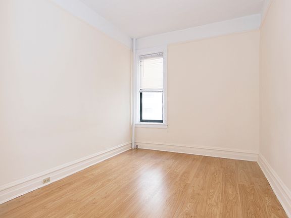 5th image of 3124 32nd St APT 2B